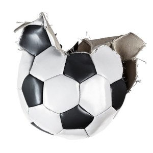 Fußball zerstört